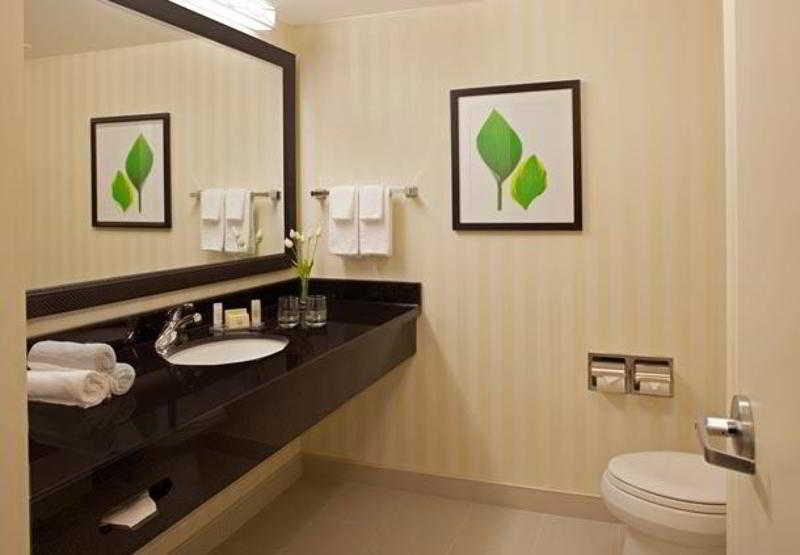 Fairfield Inn & Suites By Marriott Toronto מיסיסאוגה מראה חיצוני תמונה