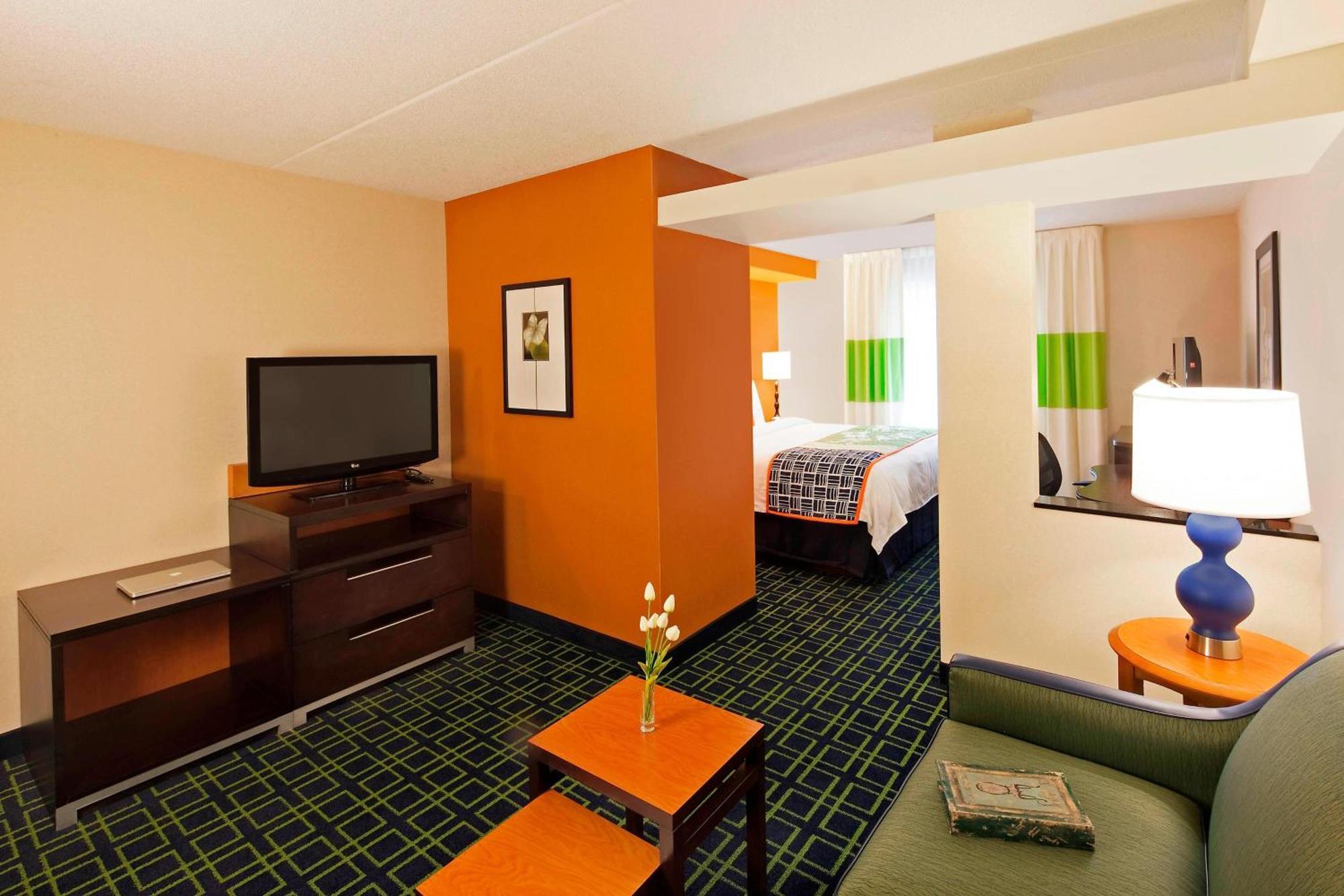 Fairfield Inn & Suites By Marriott Toronto מיסיסאוגה מראה חיצוני תמונה