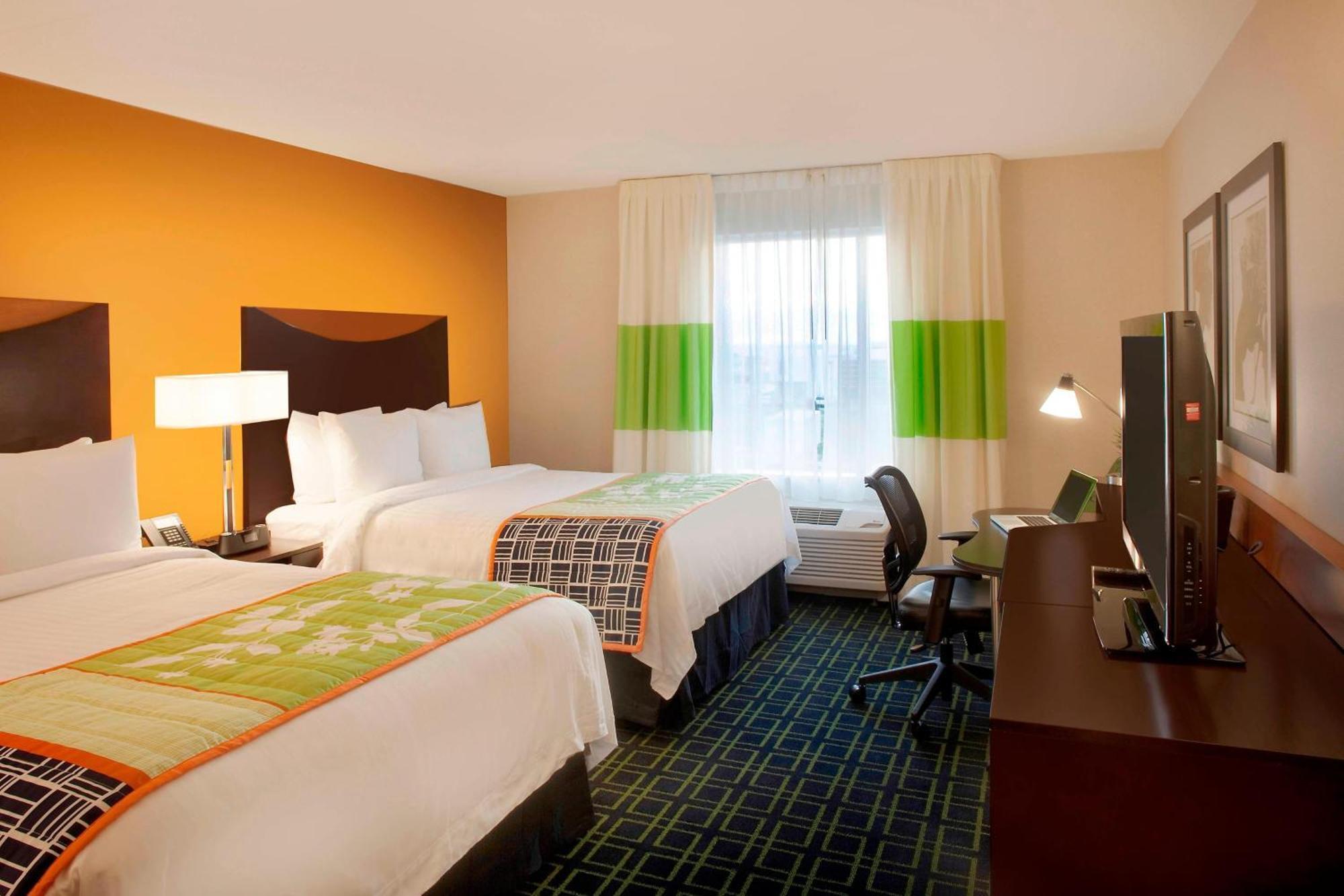 Fairfield Inn & Suites By Marriott Toronto מיסיסאוגה מראה חיצוני תמונה