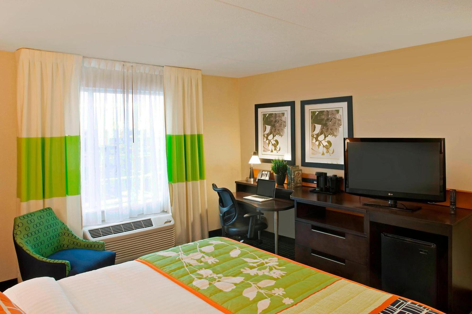 Fairfield Inn & Suites By Marriott Toronto מיסיסאוגה מראה חיצוני תמונה