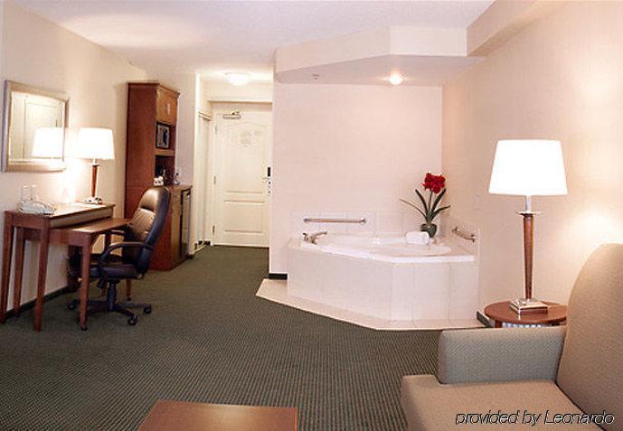 Fairfield Inn & Suites By Marriott Toronto מיסיסאוגה מראה חיצוני תמונה