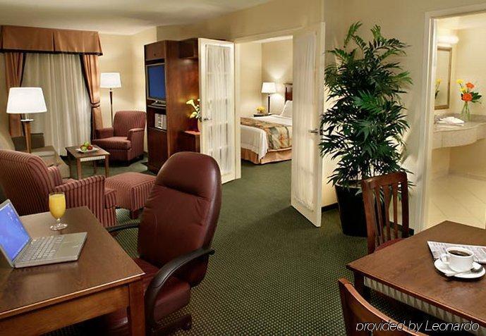 Fairfield Inn & Suites By Marriott Toronto מיסיסאוגה מראה חיצוני תמונה