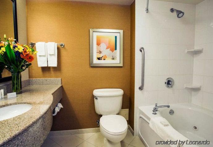 Fairfield Inn & Suites By Marriott Toronto מיסיסאוגה מראה חיצוני תמונה
